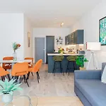 Gorgeous Two-Bedroom Two-Bathrooms Flat Near Acton Main Line Station