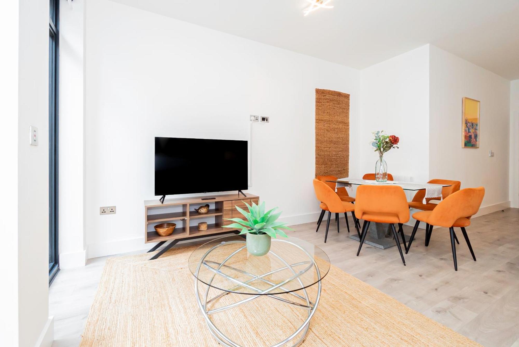 Appartamento Gorgeous Two-bedroom Two-bathrooms Flat Near Acton Main Line Station Londra